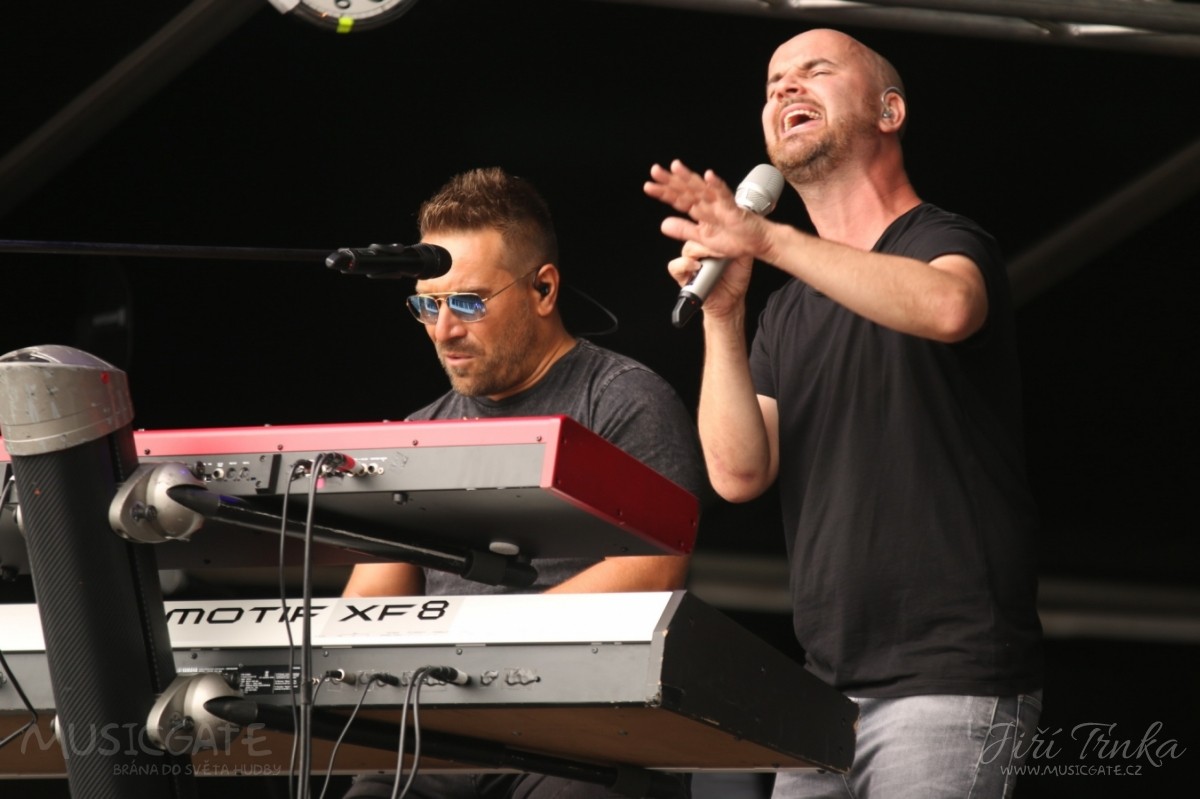 Jelikož jsme páteční atmosféru festivalu … Jelikož jsme páteční atmosféru festivalu …