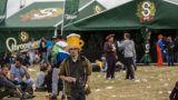 Festivalové převlečky jsou velice nápadité (92 / 148)