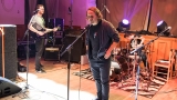 Zahájení festivalu frontmanem kapely Sex Devinats (1 / 157)