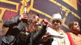 Traktor exceloval v Praze aneb velkolepý koncert k dvaceti letům zažil křest i předání zlaté desky! Hostem večera bylo Panoptiko (19 / 57)