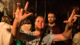 Rocková párty v Nezvěsticích se vydařila, déšť jen umocnil skvělou bigbítovou atmosféru (50 / 118)