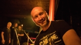 Rocková párty v Nezvěsticích se vydařila, déšť jen umocnil skvělou bigbítovou atmosféru (89 / 118)