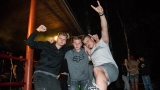 Rocková párty v Nezvěsticích se vydařila, déšť jen umocnil skvělou bigbítovou atmosféru (90 / 118)