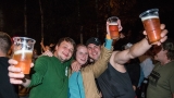 Rocková párty v Nezvěsticích se vydařila, déšť jen umocnil skvělou bigbítovou atmosféru (96 / 118)