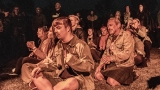 ...při skladbě Apache... (18 / 43)