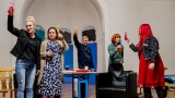 slavnostní přípitek (Kateřina Brzobohatá + Bára Tlučhořová + Jiří Trnka + Tommino + Radana Labajová + Bára Zemanová) (51 / 59)