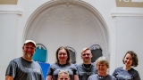společné foto v merch tričkách (Jiří Trnka + Bára Tlučhořová + Blanka Hanusová + Tommino + Jarka Černohorská + Dominika Zoubková) (55 / 59)