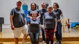 společné foto v merch tričkách (Jiří Trnka + Bára Tlučhořová + Blanka Hanusová + Tommino + Jarka Černohorská + Dominika Zoubková) (57 / 59)