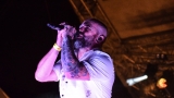 Sobota na festivalu Footfest ve znamění tvrdých kytarových riffů. Zazněly Letokruhy, Svoboda 89 nebo Netáhlo. (32 / 144)