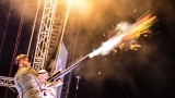 Sobota na festivalu Footfest ve znamění tvrdých kytarových riffů. Zazněly Letokruhy, Svoboda 89 nebo Netáhlo. (54 / 144)