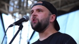 Sobota na festivalu Footfest ve znamění tvrdých kytarových riffů. Zazněly Letokruhy, Svoboda 89 nebo Netáhlo. (69 / 144)