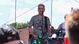 Sobota na festivalu Footfest ve znamění tvrdých kytarových riffů. Zazněly Letokruhy, Svoboda 89 nebo Netáhlo. (72 / 144)