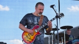 Sobota na festivalu Footfest ve znamění tvrdých kytarových riffů. Zazněly Letokruhy, Svoboda 89 nebo Netáhlo. (2 / 68)