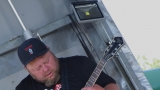 Sobota na festivalu Footfest ve znamění tvrdých kytarových riffů. Zazněly Letokruhy, Svoboda 89 nebo Netáhlo. (15 / 68)