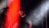 Sobota na festivalu Footfest ve znamění tvrdých kytarových riffů. Zazněly Letokruhy, Svoboda 89 nebo Netáhlo. (51 / 68)