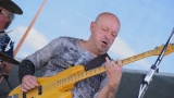 Sobota na festivalu Footfest ve znamění tvrdých kytarových riffů. Zazněly Letokruhy, Svoboda 89 nebo Netáhlo. (66 / 68)