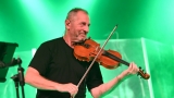 Švarní šohajové z Čechomoru rozezpívali Plzeň! Benefiční koncert pro Pomocné tlapky odměnila vyprodaná Měšťanská beseda (1 / 19)