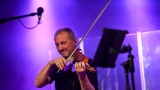 Švarní šohajové z Čechomoru rozezpívali Plzeň! Benefiční koncert pro Pomocné tlapky odměnila vyprodaná Měšťanská beseda (4 / 20)