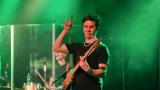 Švarní šohajové z Čechomoru rozezpívali Plzeň! Benefiční koncert pro Pomocné tlapky odměnila vyprodaná Měšťanská beseda (4 / 19)