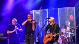 Švarní šohajové z Čechomoru rozezpívali Plzeň! Benefiční koncert pro Pomocné tlapky odměnila vyprodaná Měšťanská beseda (14 / 19)