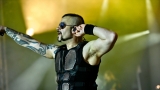 Fenomenální Sabaton znovu fascinoval Plzeň! Obří tank, výpravná scéna, hity i "Ještě jedno pivo" nadchli lochotínský Amfiteátr (108 / 191)