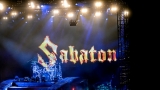 Fenomenální Sabaton znovu fascinoval Plzeň! Obří tank, výpravná scéna, hity i "Ještě jedno pivo" nadchli lochotínský Amfiteátr (109 / 191)