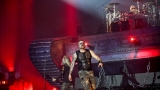 Fenomenální Sabaton znovu fascinoval Plzeň! Obří tank, výpravná scéna, hity i "Ještě jedno pivo" nadchli lochotínský Amfiteátr (167 / 191)