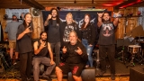 Kapela GODLESS (Indie) s pořadateli (27 / 28)