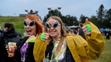Hvězdná jména světové i české hudební scény, střídavé počasí, komfort  a nekonečná párty! Vyprodaný Rock for People ustál nepřízeň počasí  a těšil se rekordní návštěvnosti (1 / 94)
