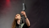 Hvězdná jména světové i české hudební scény, střídavé počasí, komfort  a nekonečná párty! Vyprodaný Rock for People ustál nepřízeň počasí  a těšil se rekordní návštěvnosti (19 / 94)