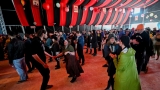Hvězdná jména světové i české hudební scény, střídavé počasí, komfort  a nekonečná párty! Vyprodaný Rock for People ustál nepřízeň počasí  a těšil se rekordní návštěvnosti (29 / 94)