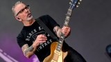 Hvězdná jména světové i české hudební scény, střídavé počasí, komfort  a nekonečná párty! Vyprodaný Rock for People ustál nepřízeň počasí  a těšil se rekordní návštěvnosti (23 / 106)
