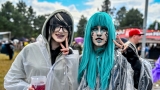 Hvězdná jména světové i české hudební scény, střídavé počasí, komfort  a nekonečná párty! Vyprodaný Rock for People ustál nepřízeň počasí  a těšil se rekordní návštěvnosti (25 / 106)