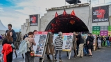 Hvězdná jména světové i české hudební scény, střídavé počasí, komfort  a nekonečná párty! Vyprodaný Rock for People ustál nepřízeň počasí  a těšil se rekordní návštěvnosti (39 / 94)