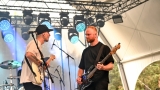 Hvězdná jména světové i české hudební scény, střídavé počasí, komfort  a nekonečná párty! Vyprodaný Rock for People ustál nepřízeň počasí  a těšil se rekordní návštěvnosti (40 / 106)
