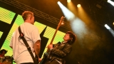 Hvězdná jména světové i české hudební scény, střídavé počasí, komfort  a nekonečná párty! Vyprodaný Rock for People ustál nepřízeň počasí  a těšil se rekordní návštěvnosti (49 / 94)