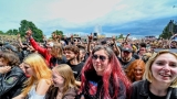 Hvězdná jména světové i české hudební scény, střídavé počasí, komfort  a nekonečná párty! Vyprodaný Rock for People ustál nepřízeň počasí  a těšil se rekordní návštěvnosti (51 / 106)