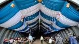 Hvězdná jména světové i české hudební scény, střídavé počasí, komfort  a nekonečná párty! Vyprodaný Rock for People ustál nepřízeň počasí  a těšil se rekordní návštěvnosti (52 / 106)