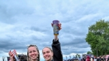 Hvězdná jména světové i české hudební scény, střídavé počasí, komfort  a nekonečná párty! Vyprodaný Rock for People ustál nepřízeň počasí  a těšil se rekordní návštěvnosti (54 / 106)
