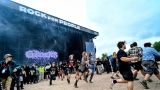 Hvězdná jména světové i české hudební scény, střídavé počasí, komfort  a nekonečná párty! Vyprodaný Rock for People ustál nepřízeň počasí  a těšil se rekordní návštěvnosti (60 / 106)