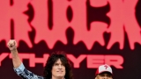 Hvězdná jména světové i české hudební scény, střídavé počasí, komfort  a nekonečná párty! Vyprodaný Rock for People ustál nepřízeň počasí  a těšil se rekordní návštěvnosti (61 / 106)