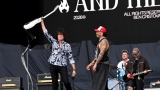 Hvězdná jména světové i české hudební scény, střídavé počasí, komfort  a nekonečná párty! Vyprodaný Rock for People ustál nepřízeň počasí  a těšil se rekordní návštěvnosti (67 / 106)