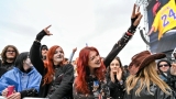 Hvězdná jména světové i české hudební scény, střídavé počasí, komfort  a nekonečná párty! Vyprodaný Rock for People ustál nepřízeň počasí  a těšil se rekordní návštěvnosti (69 / 94)