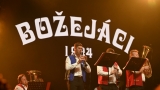 Hvězdná jména světové i české hudební scény, střídavé počasí, komfort  a nekonečná párty! Vyprodaný Rock for People ustál nepřízeň počasí  a těšil se rekordní návštěvnosti (73 / 94)