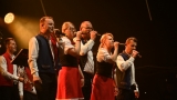 Hvězdná jména světové i české hudební scény, střídavé počasí, komfort  a nekonečná párty! Vyprodaný Rock for People ustál nepřízeň počasí  a těšil se rekordní návštěvnosti (75 / 94)