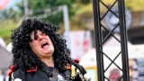 Hvězdná jména světové i české hudební scény, střídavé počasí, komfort  a nekonečná párty! Vyprodaný Rock for People ustál nepřízeň počasí  a těšil se rekordní návštěvnosti (73 / 106)