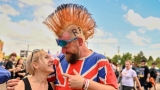Hvězdná jména světové i české hudební scény, střídavé počasí, komfort  a nekonečná párty! Vyprodaný Rock for People ustál nepřízeň počasí  a těšil se rekordní návštěvnosti (82 / 94)