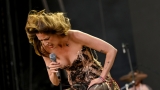 Hvězdná jména světové i české hudební scény, střídavé počasí, komfort  a nekonečná párty! Vyprodaný Rock for People ustál nepřízeň počasí  a těšil se rekordní návštěvnosti (82 / 106)