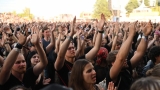 Hvězdná jména světové i české hudební scény, střídavé počasí, komfort  a nekonečná párty! Vyprodaný Rock for People ustál nepřízeň počasí  a těšil se rekordní návštěvnosti (85 / 106)
