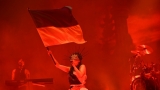 Hvězdná jména světové i české hudební scény, střídavé počasí, komfort  a nekonečná párty! Vyprodaný Rock for People ustál nepřízeň počasí  a těšil se rekordní návštěvnosti (91 / 106)